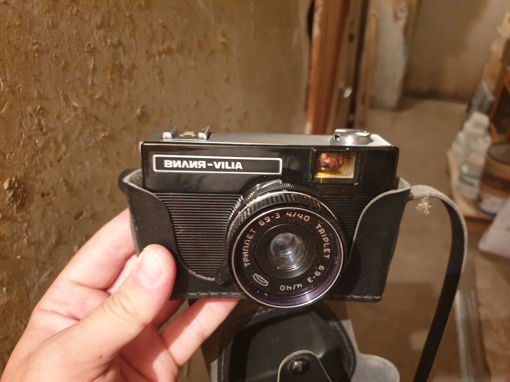 Продавам фотоапарат SMENA 8M, ВИЛИЯ - VILIA и калъф за фотоапарат
