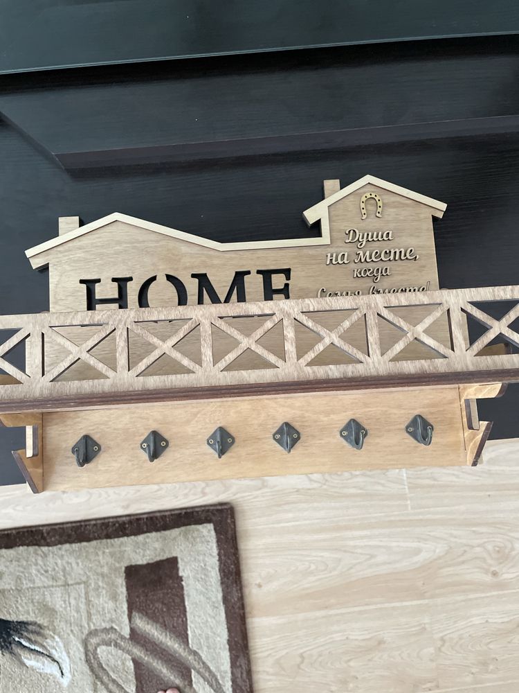 Продам большую ключницу