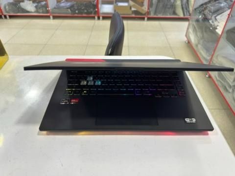 Asus Rog Strix ryzen 9-5900HX 16/512 SSD RX6800M-12GB