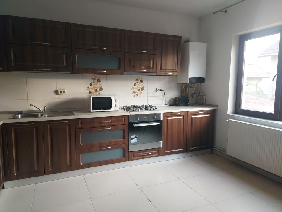 Vilă,aproape de Liceul Pedagogic pe Aleea 1Simnic,Cornitoiu