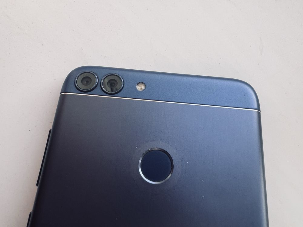 Смартфон Huawei P Smart