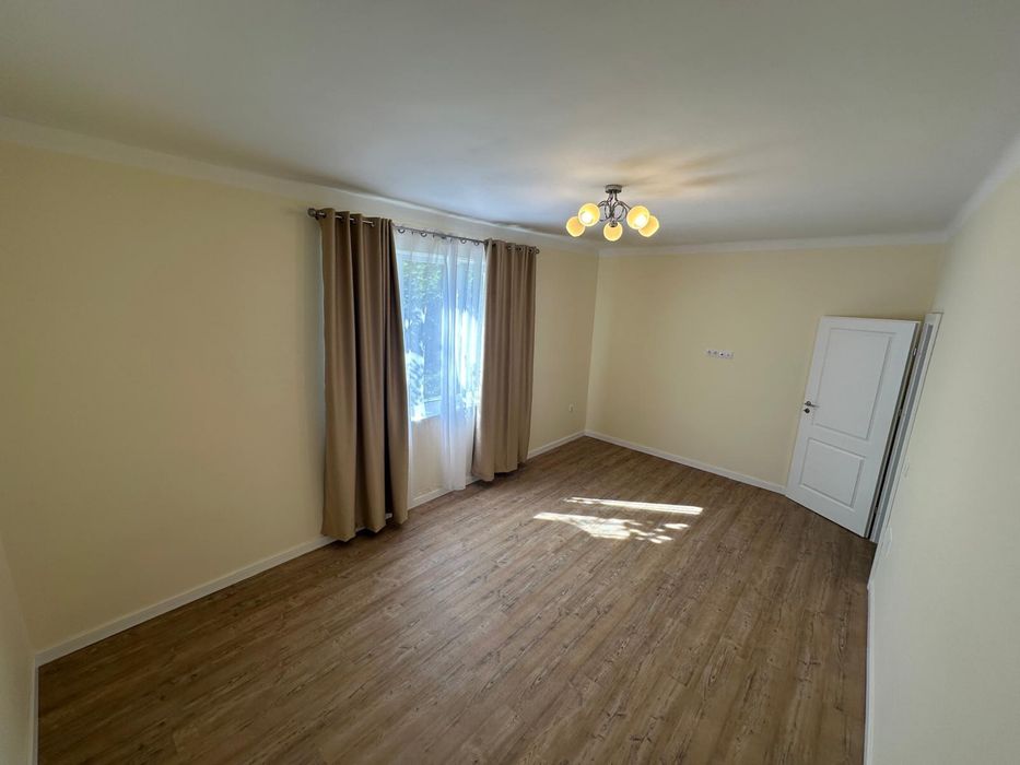 Vand apartament 2 camere, decomandat, zona centrala!