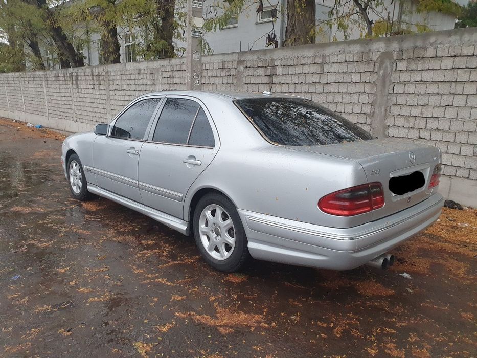 Mercedes Benz W210 E320