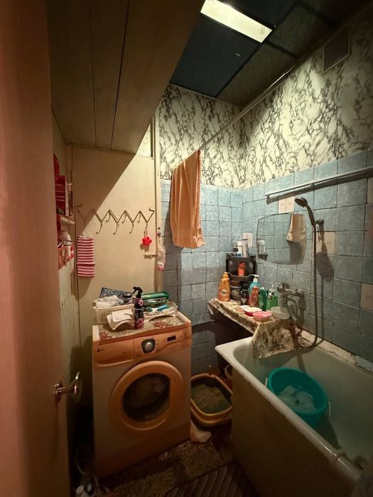 Юнусабад 15 2 комнатная на 4 этаже 4 этажного дома