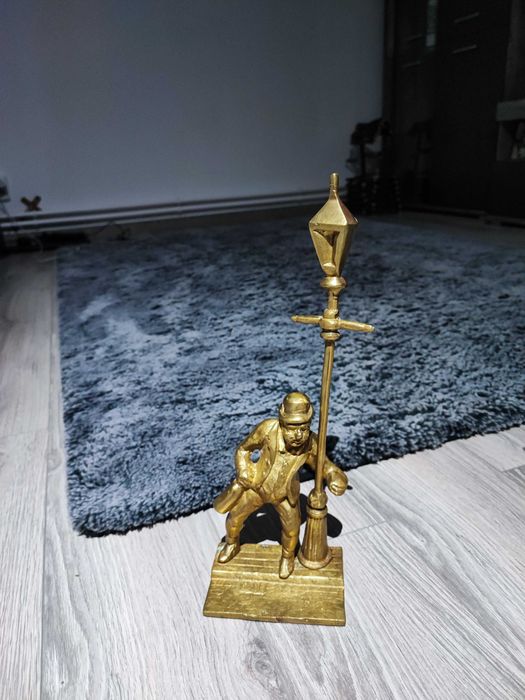 Statueta din cupru, un betiv