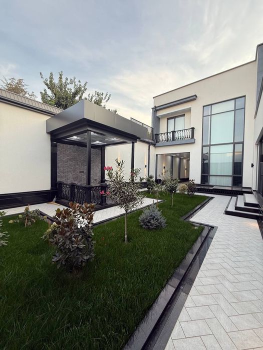 Продается шикарный дом 5 соток с бассейном и сауной