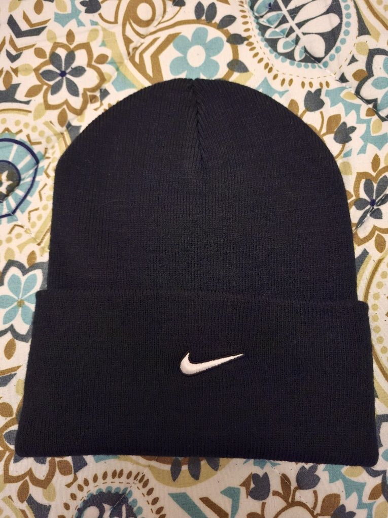 Шапка и ръкавици Nike 35лв.