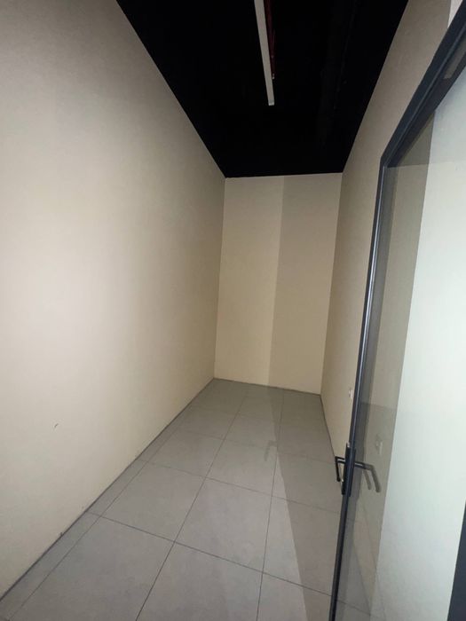 Срочно продаётся коммерский помещения Т,Ц Ибн Сино рядом Орикзор