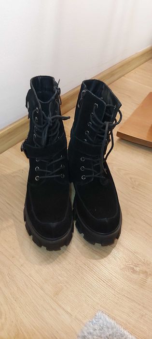 Vand ghete de toamna negre din piele intoarsa, marimea 36 ca NOI