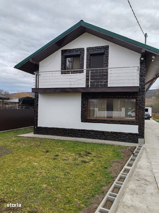 Casa parter+mansarda si teren in Lipovat, Vaslui