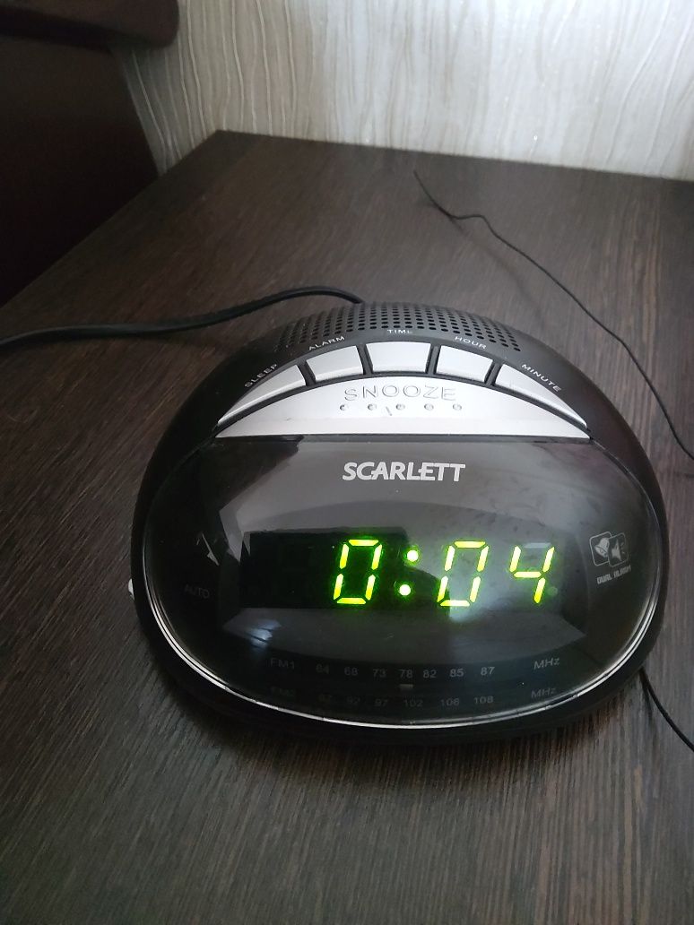 Продам часы с радиоприемником