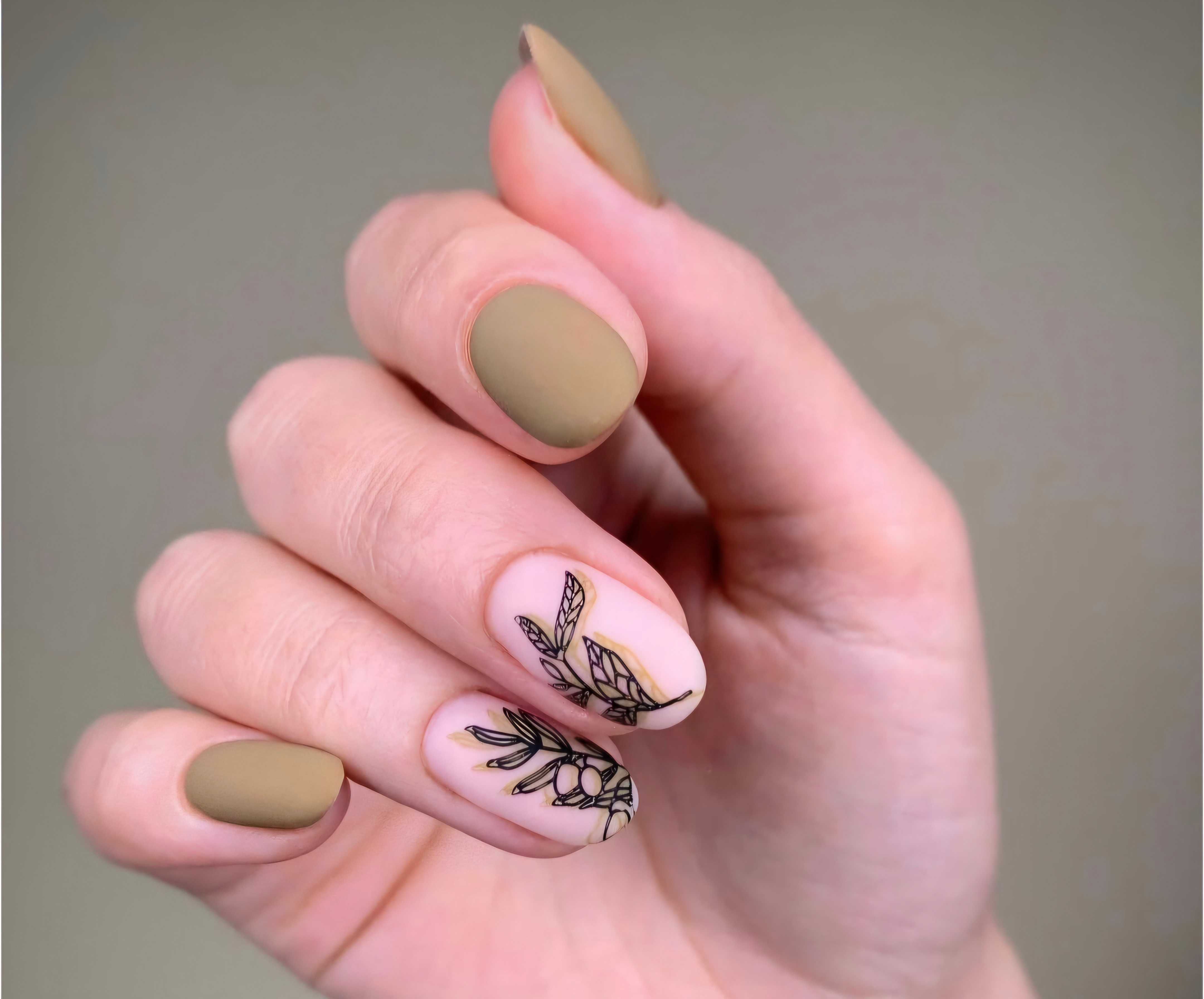 Unghii cu gel/pedichiur/Semipermanentă