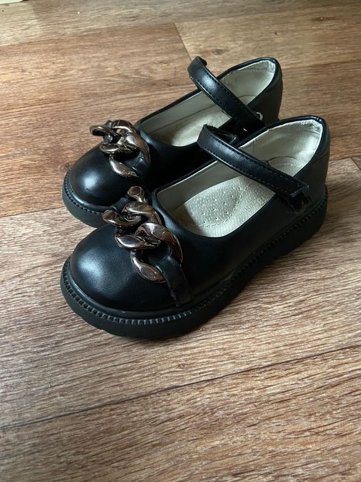 Школьные туфли на девочку