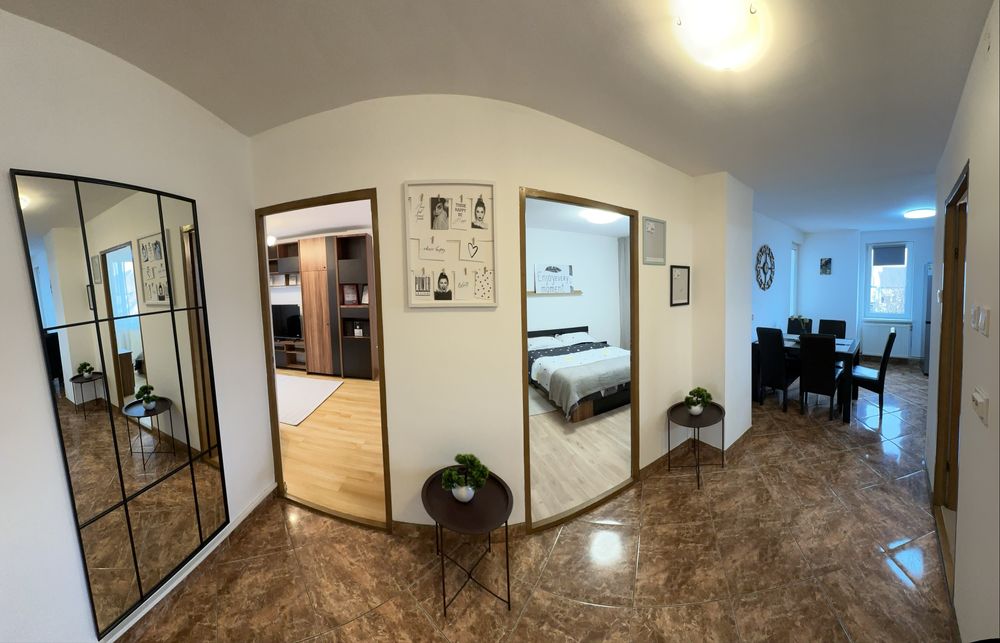 Ap 2 cam recent modernizat, central Str 1 Decembrie, parcare