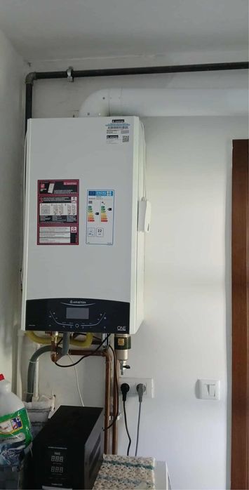 Centrala Ariston genus one 24kw +centralina si 2 butelii de 80+80 litr