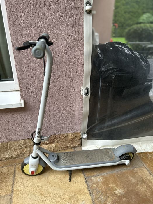 Vand trotineta electrica varsta max 12 ani