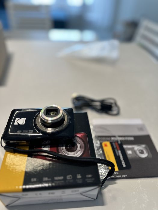чисто нов фотоапарат Kodak Pixpro FZ55