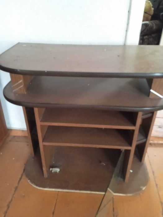 бесплатно диван , тумбочку, 2 кресла