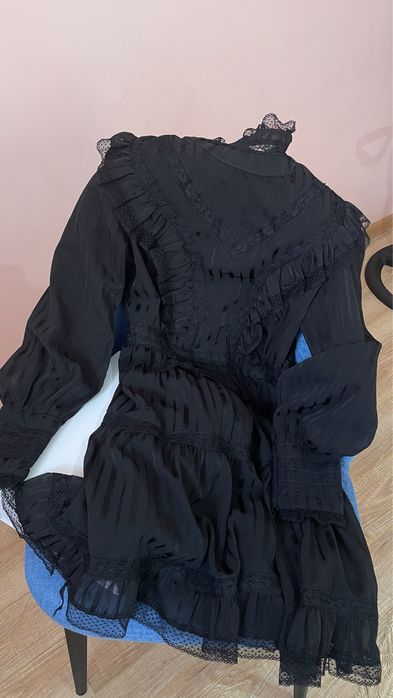 Продам шикарное черное платье Корея 5000