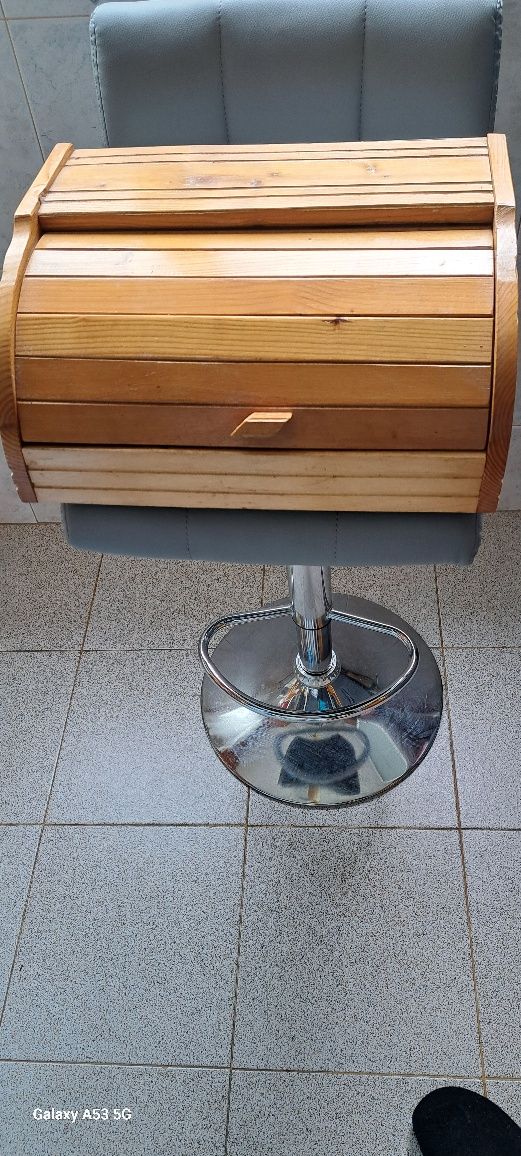Дървена кутия за хляб