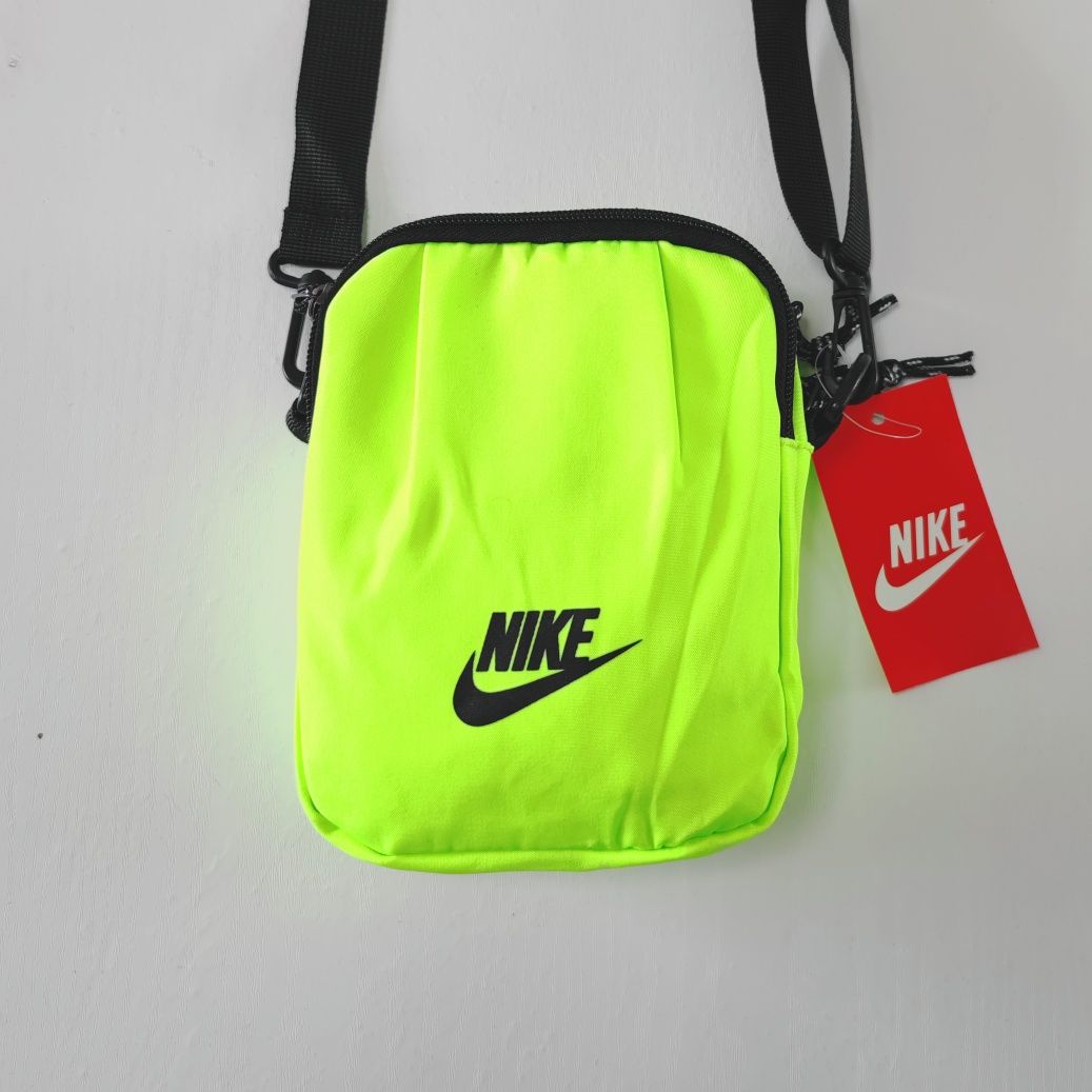 Чанта/чантичка Найк (Nike)