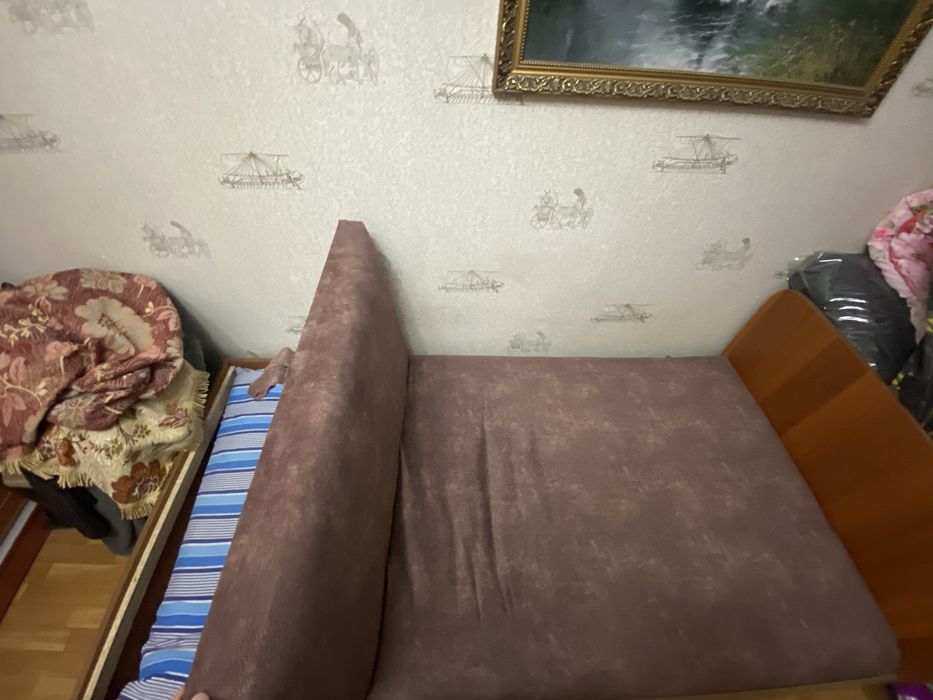 Кровать в хорошем состоянии.
