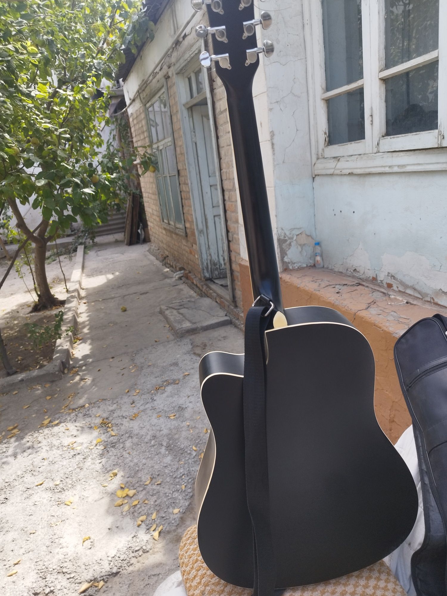Akustik gitara 40 diumlik