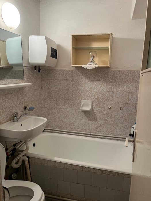 Vand garsoniera/spatiu birou -zona centrală