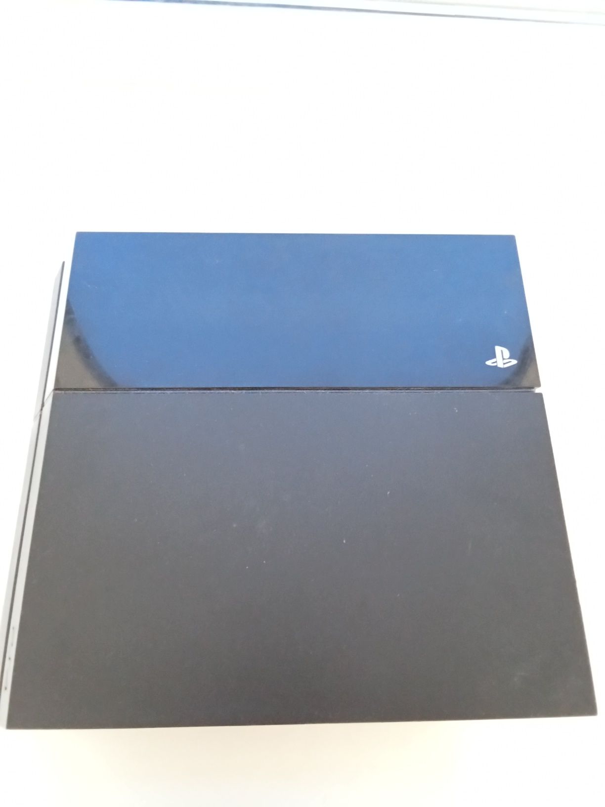 Продам PlayStation 4 со 6 играми