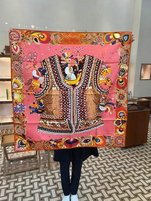 Продам платок Hermes. Оригинал.