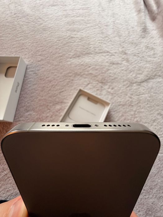 iPhone 15 Pro Max 512 GB – Перфектно Състояние + Подарък Кейс Mous