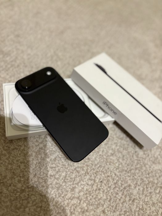 Vand iPhone 17 Air nou Black 256 gb ,neverlocked , NOU 10/10