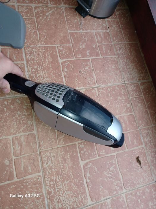 Vând Aspirator AEG  Ergorapido