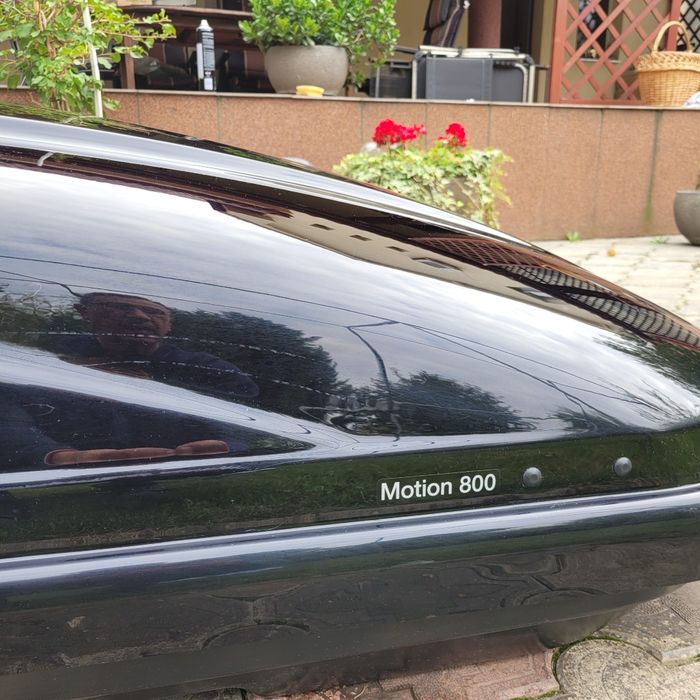 Vând lada masina thule neagra lucioasa  bare thule