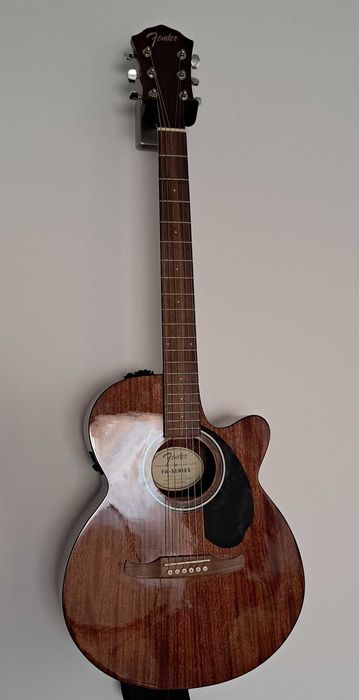 Chitara Fender electro-acustica noua + 2 seturi corzi