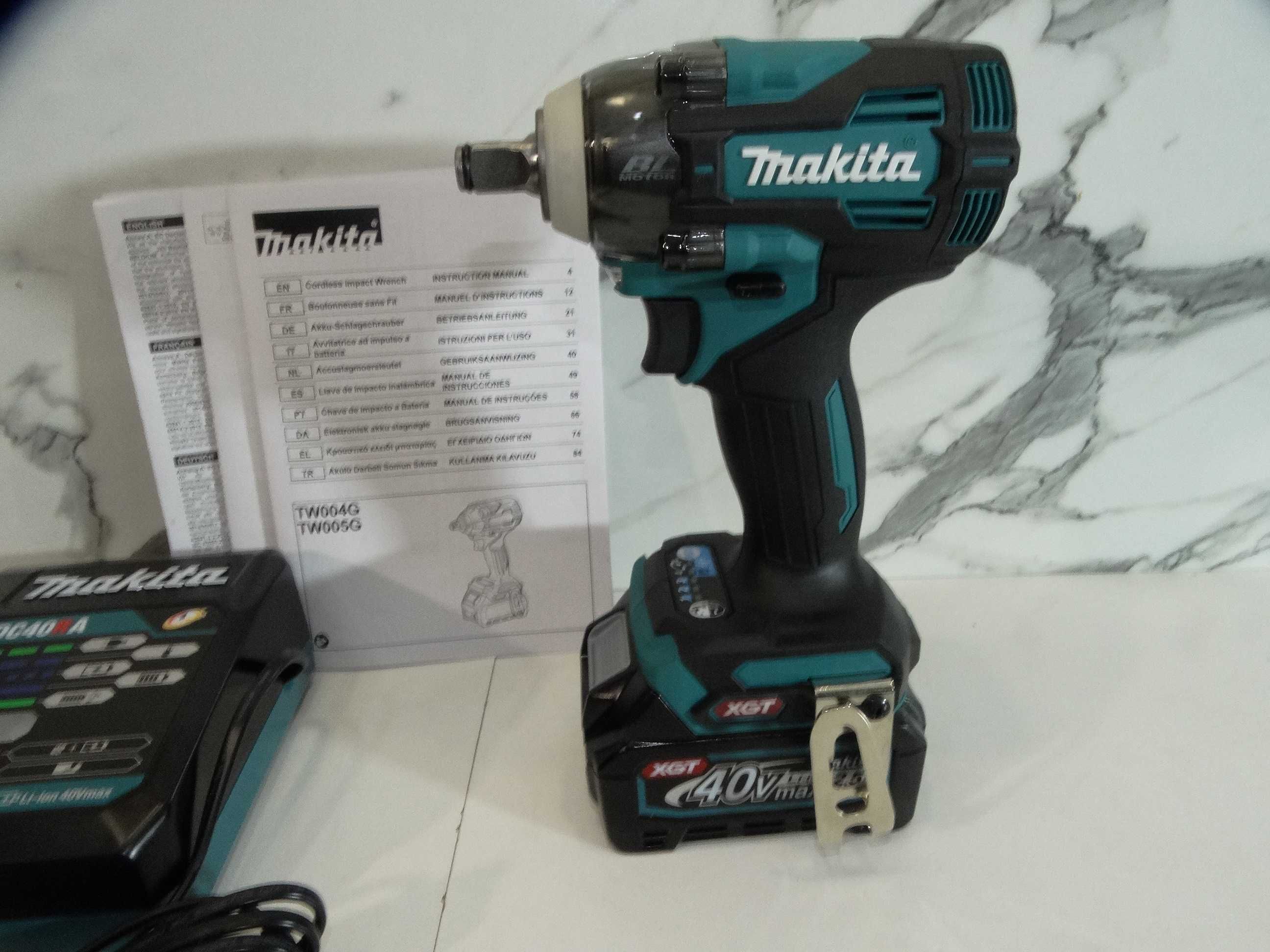 Промо - Makita TW 004 / 2 x 2.5 Ah - Мощен гайковерт 350 Нм