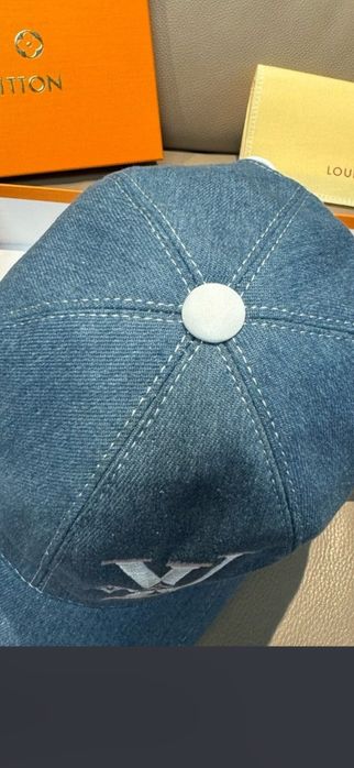 Șapcă Louis Vuitton model 2026