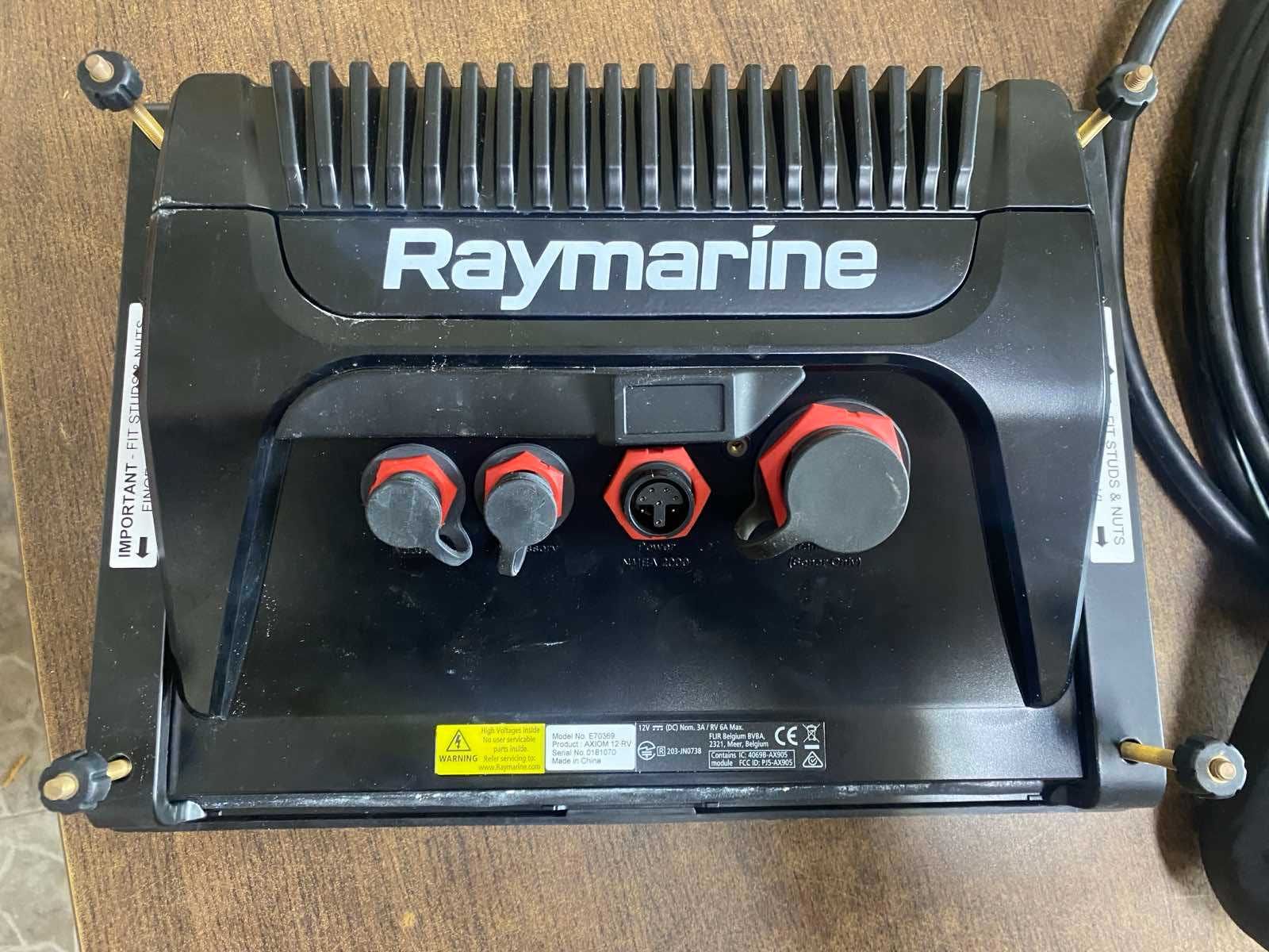 Сонар Raymarine Axiom 12 RV със сонда RV-100