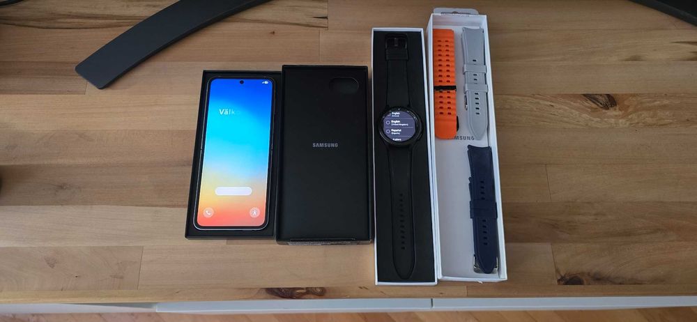 Pachet Samsung: Galaxy Z Flip 6 (256GB) + Watch 4 Classic (46mm)