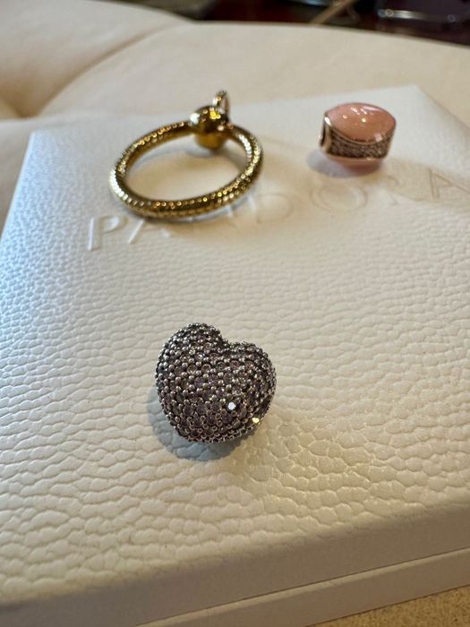 Оригинални златни и сребърни талисмани Pandora