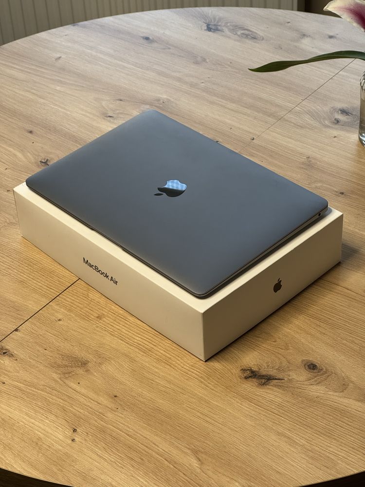Macbook Air M1 - 16 GB - перфектен