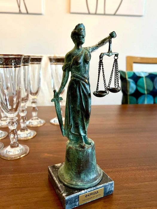 Фемида статуэтка