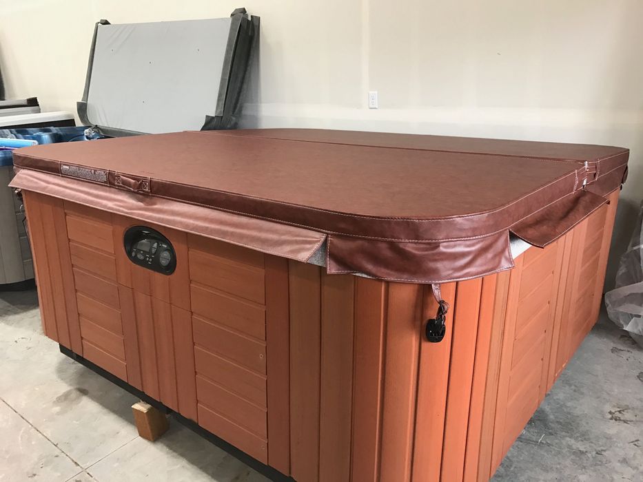 Голямо Мощно Джакузи в топ състояние, 3м гаранция и ново покривало