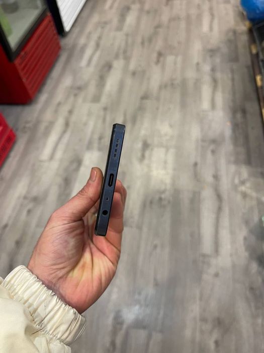 Realme c55.

Xotira: 8×256.

Rangi: Qora

Ishlagan vaqti: 2 o