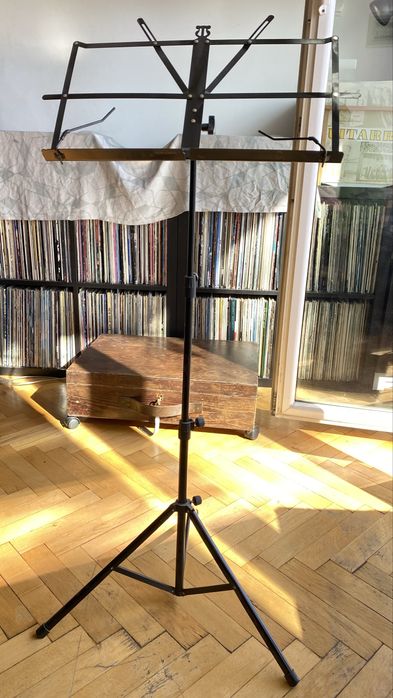 Лот стойка за ноти и поставка за крак за китара