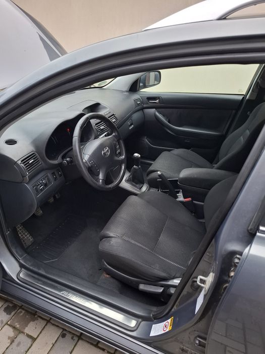 Toyota avensis 2004