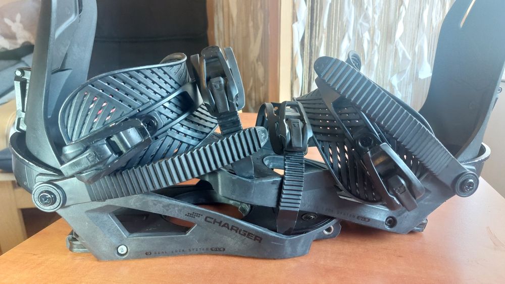 Legaturi splitboard & snowboard Union Charger Black L & Coral S