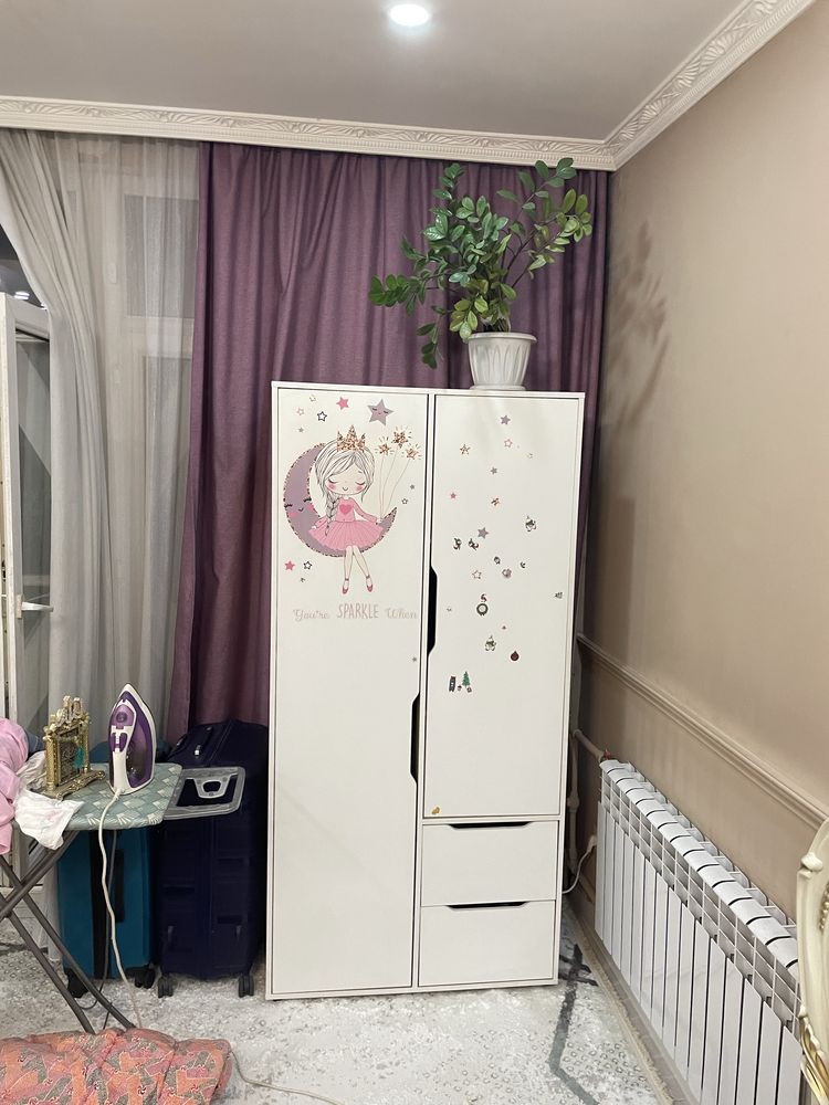 Продам двухъярусную кровать со шкафом