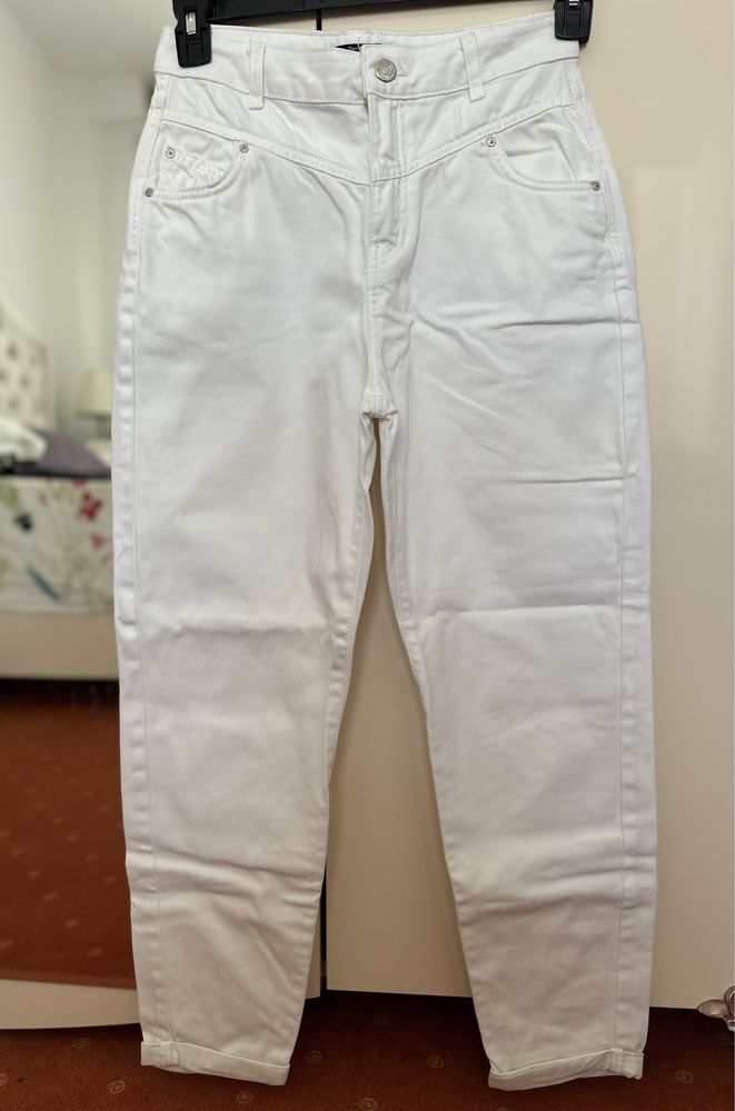 Blugi/ jeans albi dama Bershka , mărime 36
