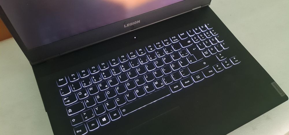 Lenovo legion y540/17.3 / 144hz /  rtx 2060